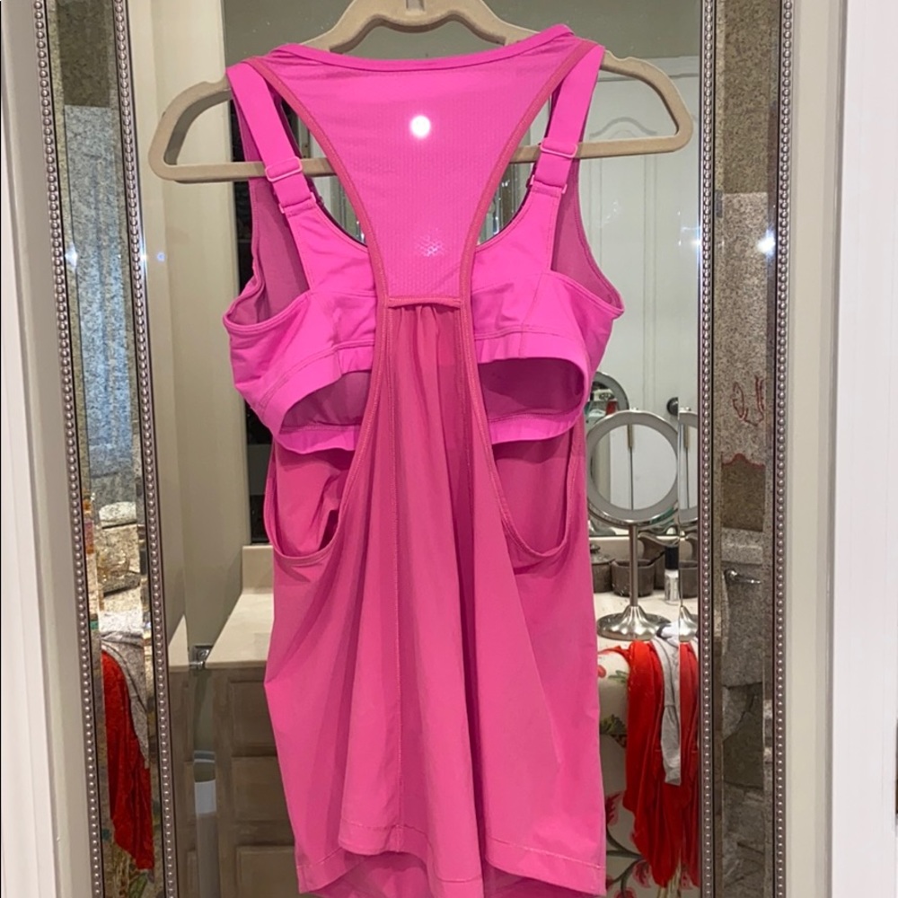💓 Lululemon hot pink top w/ built in bra 💗